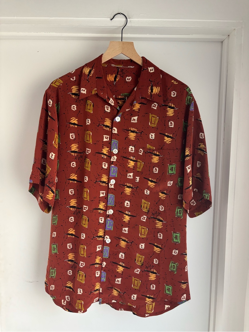Men's Vintage 90s Rust Short-Sleeve Button-Up Shirt with Art Geometric Print